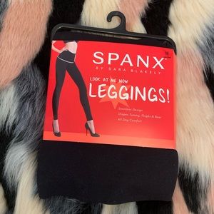 NWT: SPANX Look At Me Now Leggings M in Very Black